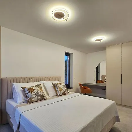 White Holiday home Podstrana