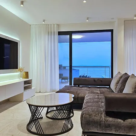 White Holiday home Podstrana