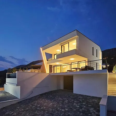 White Holiday home Podstrana